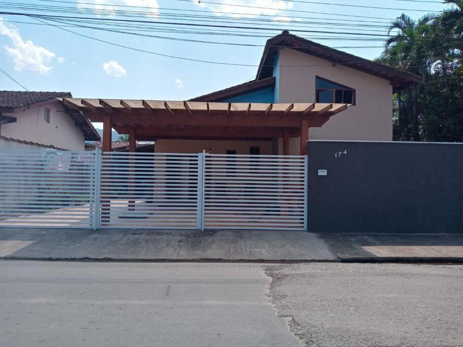 Casa Estilo Minimalista Em Ubatuba Villa Luaran gambar